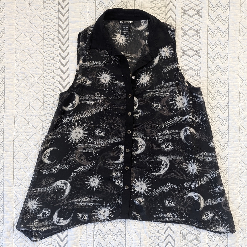 Hot Topic Celestial Sleeveless Button Up Shirt